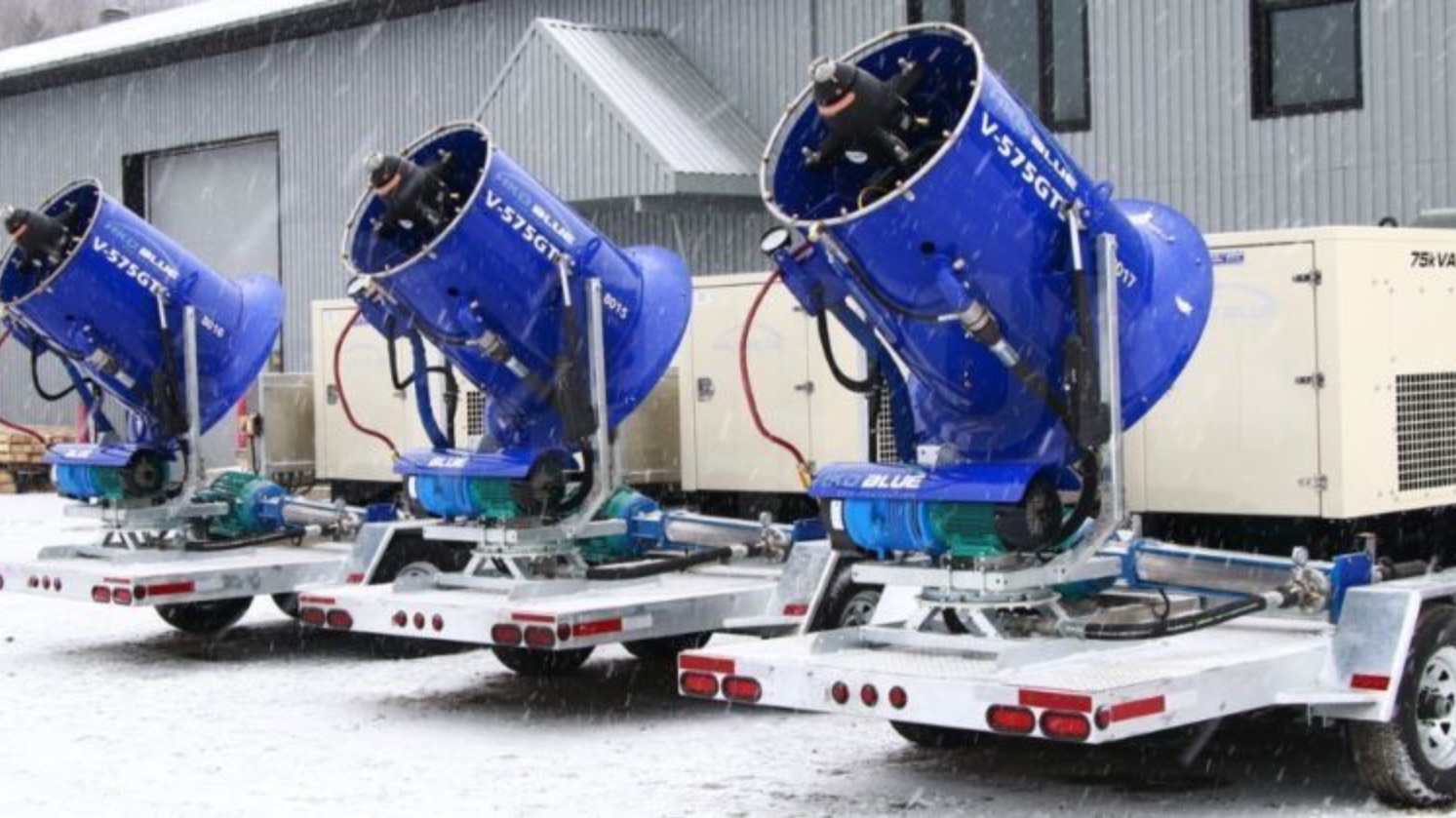 Пушка пылеподавления HKD V-575SS на мачте.