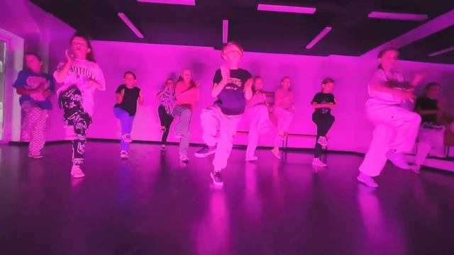 Команда SET THE PACE CREW
Хореограф Татьяна Сартакова
GLOBAL DANCE UNIVERSITY