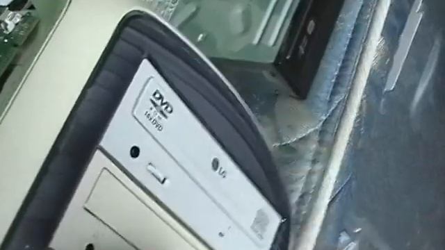 Compaq Presario 5000: Optical Drive Swap and Windows 2000 Install смотреть онлайн