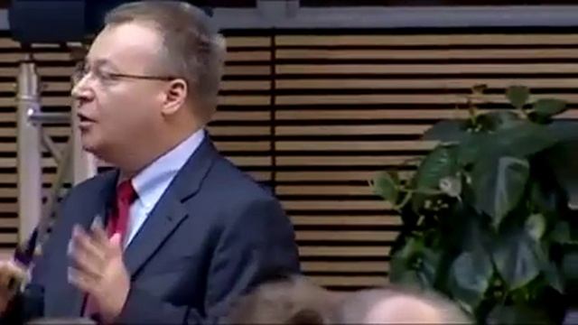 Stephen Elop and the first Windows Nokia smartphone.flv смотреть онлайн