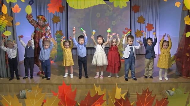 Праздник Осени в младшей и средней группе Ломоносовского детского сада смотреть онлайн