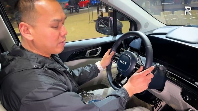 The 2025 Kia Carnival SX-Prestige Is A Turbo Electric Multi Purpose Family Hauler смотреть онлайн