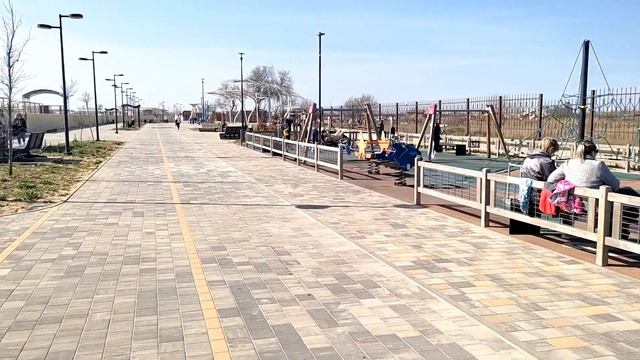 Евпатория 2024. А у нас уже купаются и загорают! На Лазурной набережной активно наводят порядок!!! смотреть онлайн