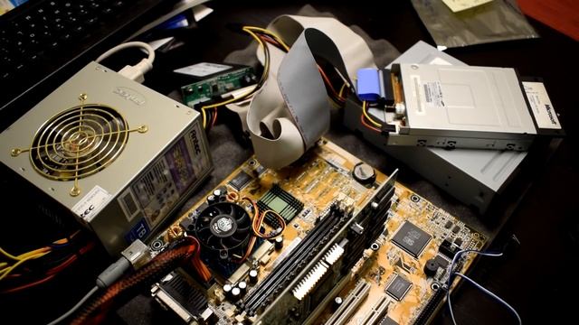 The Win 9x SSD Multiboot Adventure смотреть онлайн