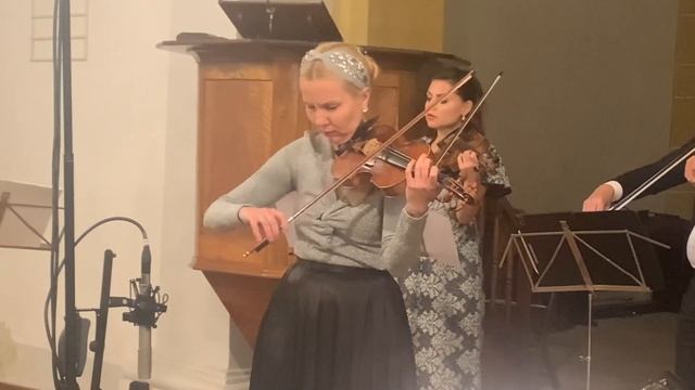 Anna Orlik plays Lark Ascending by Ralph Vaughan Williams смотреть онлайн