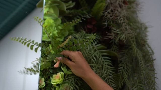 Озеленение фитнес-клуба Black Star искусственными растениями от MeDecor