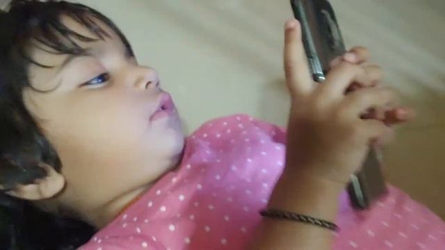 Mobile addiction,small mobile addicted baby смотреть онлайн