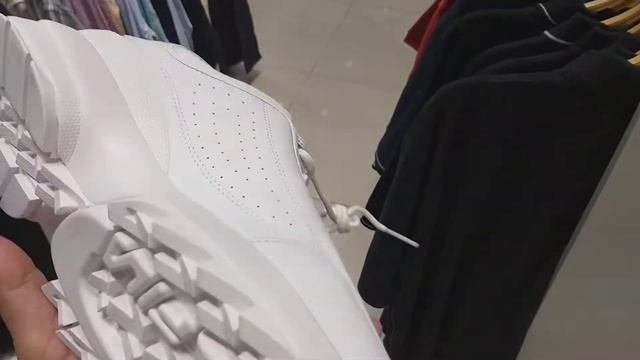 Window Shopping Filla Shoes Dubai Brand For Less смотреть онлайн