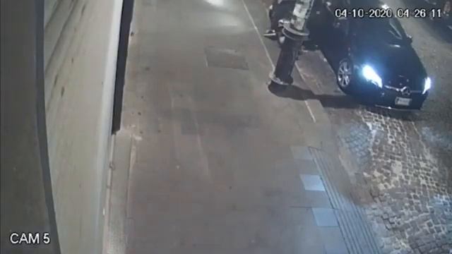 Napoli, 17enne ucciso dalla Polizia durante una rapina смотреть онлайн