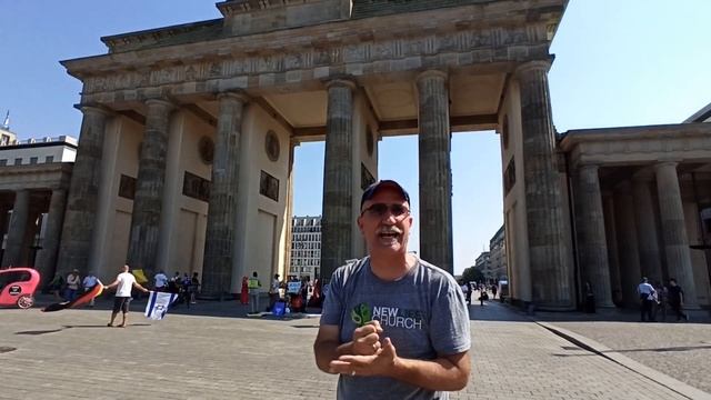 More of the Iconic Brandenburg Gate смотреть онлайн