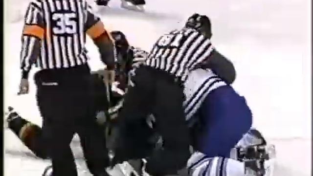 Gary Roberts vs Bill Guerin смотреть онлайн