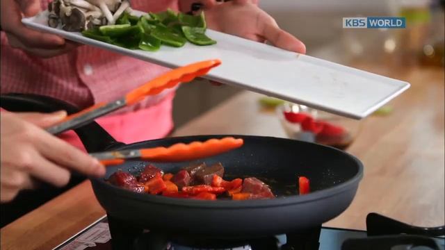 [Easy Korean Cooking] Royal Ddeokbokki (Stir-fried Rice Cakes with Soy Sauce) by Dalmatian смотреть онлайн