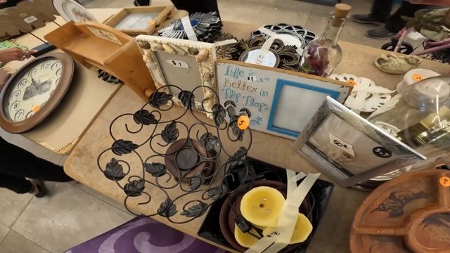 This 600 house yard sale pays off big! смотреть онлайн