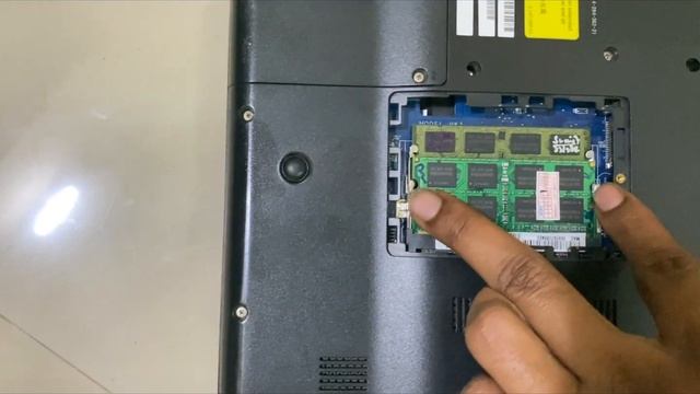 How to Upgrade / Install, Replace / Remove RAM in SONY VAIO VPCEH35EN, E Series laptop смотреть онлайн