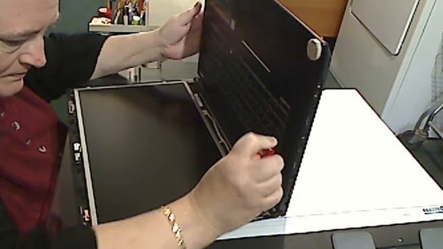 Laptop screen replacement MSI GE72 6QD Apache Pro (Part 2) смотреть онлайн