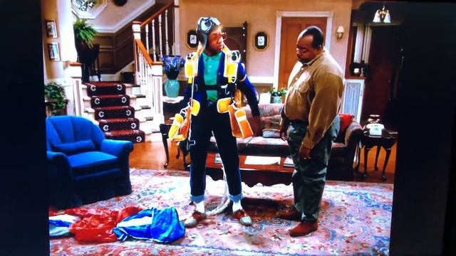 Steve is going to do skydiving but then he broke their house. смотреть онлайн