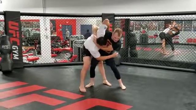 Wrestling Wednesday - UFC GYM Naperville - Ricardo Lamas смотреть онлайн