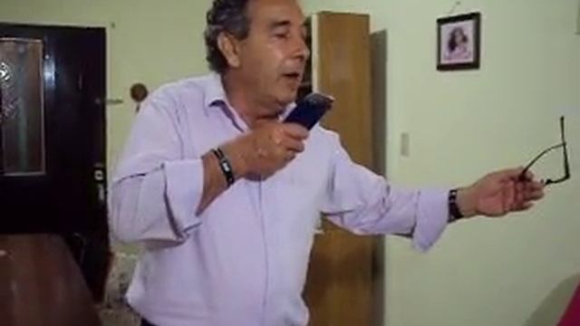 Oscar Ferrari canta yira yira смотреть онлайн