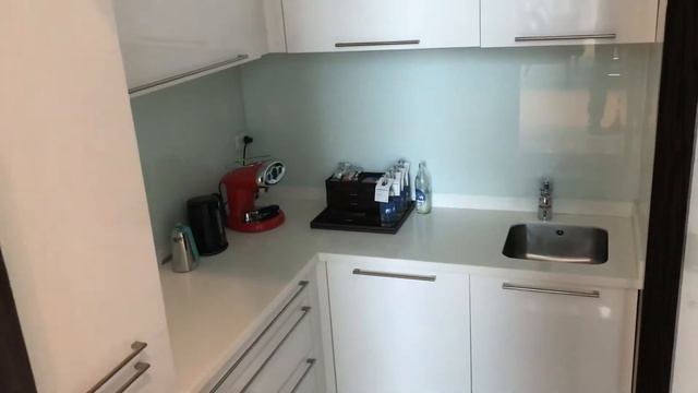 Le Meridien Bangkok, Review of the Avantgarde Presidential Suite смотреть онлайн