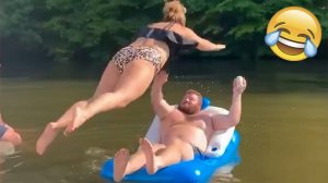 САМЫЕ СМЕШНЫЕ ПАДЕНИЯ ЛЮДЕЙ! ПОДБОРКА ЛУЧШИХ ПРИКОЛОВ И ФЕЙЛОВ! СМЕШНЫЕ ВИДЕО