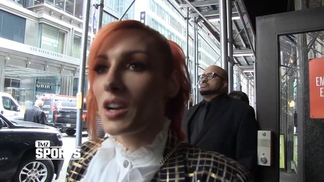 Becky Lynch Says Relationship With Charlotte Flair Is All 'Love' смотреть онлайн