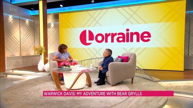 Warwick Davis Has An Interesting Choice of Footwear Behind the Tenable Desk | Lorraine смотреть онлайн