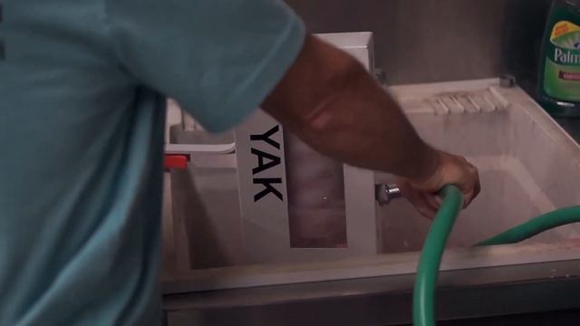 YAK Paint Roller Cleaner смотреть онлайн