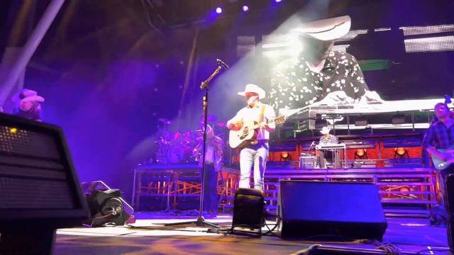 Jon Pardi-She Ain’t In It (live) 9/9/22 BMO Pavillion-Milwaukee смотреть онлайн