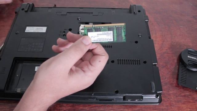 تركيب هارد SSD وزيادة رامات اللاب توب القديم شاهد فرق سرعة الويندوز بعد التحديث . смотреть онлайн