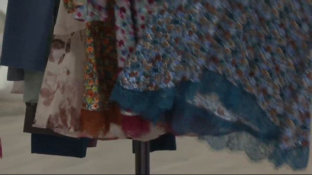 LOGO Layers by Lori Goldstein Printed Knit Top with Lace Hi-Low Hem on QVC смотреть онлайн