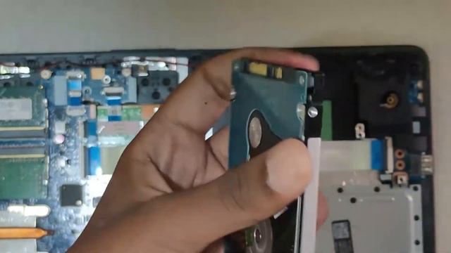 HP 15 Bs1xx - Installing a SSD [ Crucial SATA BX500 2.5' ] 💯🔥 смотреть онлайн