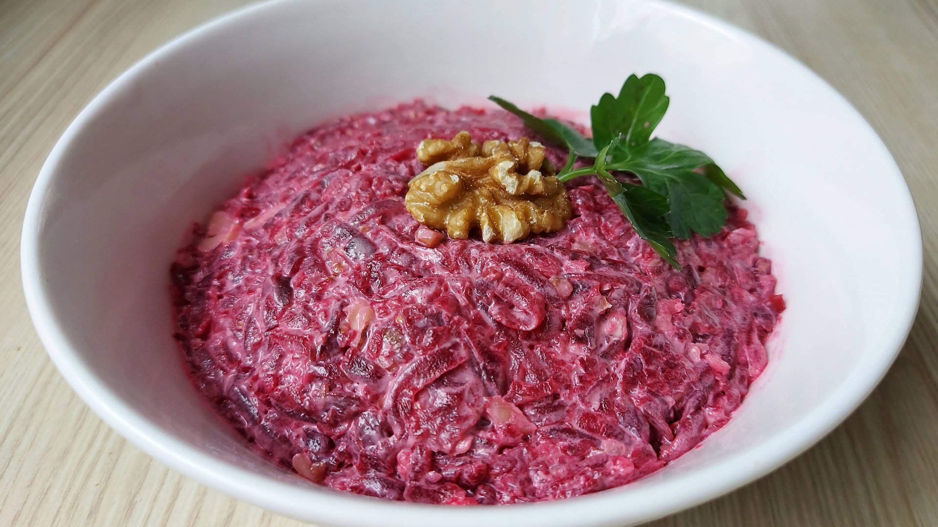 Из свеклы готовлю простой, полезный салат. Вкусный свекольный салат с грецкими орехами и чесноком смотреть онлайн