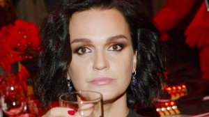 Певица Слава снялась в одних серебристых трусах, ФОТО !