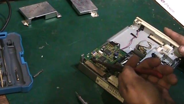 Matsushita 5.25 inch Floppy Disk drive repair X2 смотреть онлайн