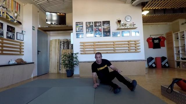 Stay At Home Workout MMA mit Nicolae смотреть онлайн