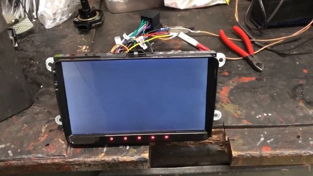 Isudar android radio cant turn on (just black screen, but buttons light on) on table. смотреть онлайн