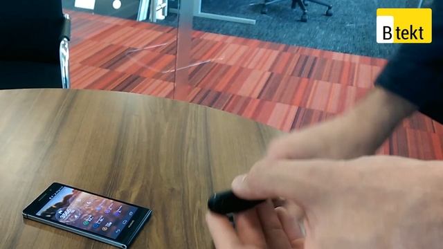 Huawei TalkBand B1 vs Samsung Gear Fit смотреть онлайн