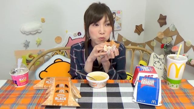 【MUKBANG】 McD's American Deluxe Beef & Chicken With 5 Choco Pies!!! [4755kcal] [CC Available] смотреть онлайн