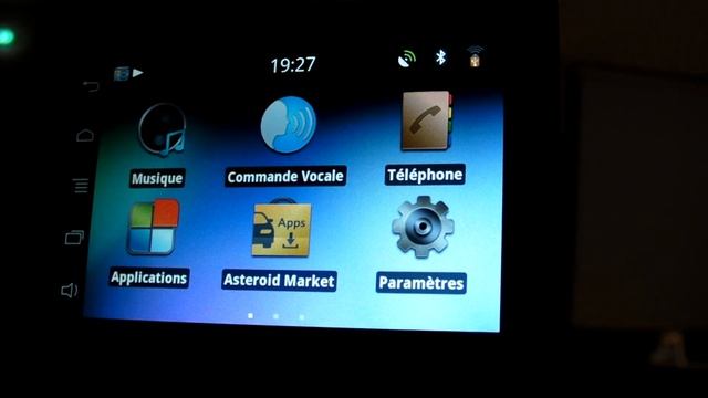 Parrot Asteroid Tablet, un kit mains libres tactile Android avec navigation GPS, musique et applis смотреть онлайн