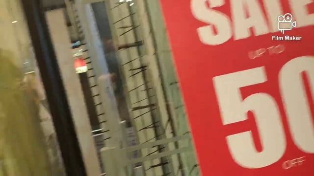 Window shopping in Somerset, bonding with my friends... All shop is almost sale смотреть онлайн