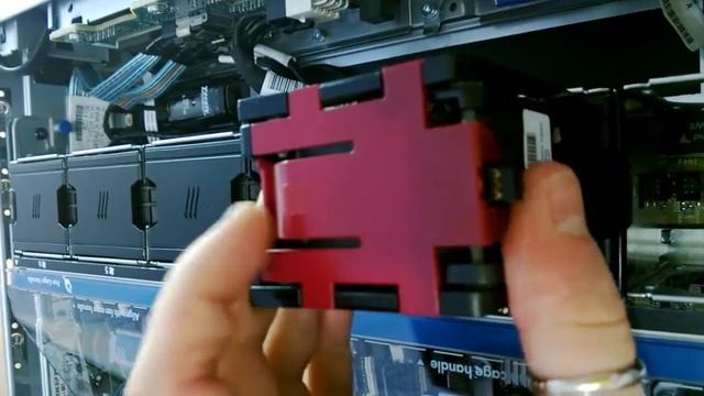 A First look inside the new HP Server ProLiant DL380p G8 SFF смотреть онлайн