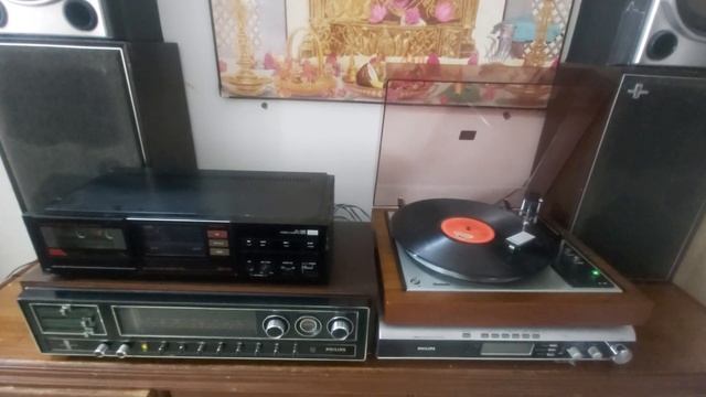 Philips 242 Hi Fi turntable . 45 years still entertaining. смотреть онлайн