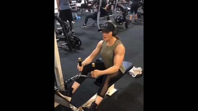 24 years old muscle girl Ashleigh Pope смотреть онлайн