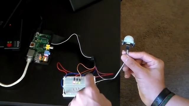 Take Pictures By Motion With Raspberry Pi and Android смотреть онлайн