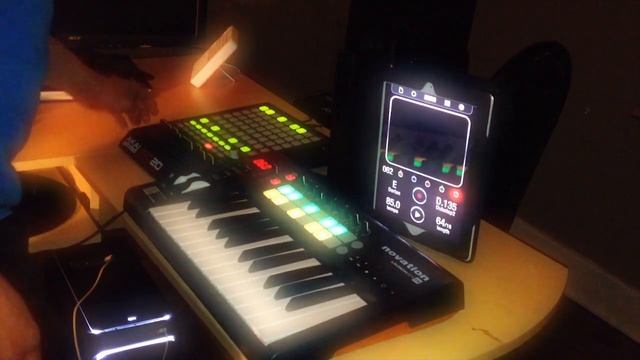 Live looping session with Ableton + APC 20 + LaunchKey + ikaossilator + BBC beat reactor смотреть онлайн