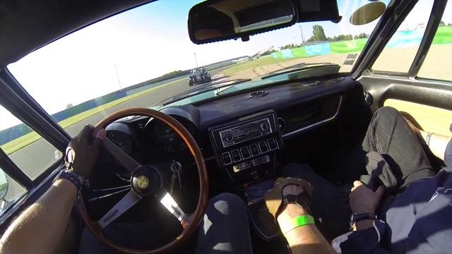Alfa Romeo Montreal Track Day смотреть онлайн