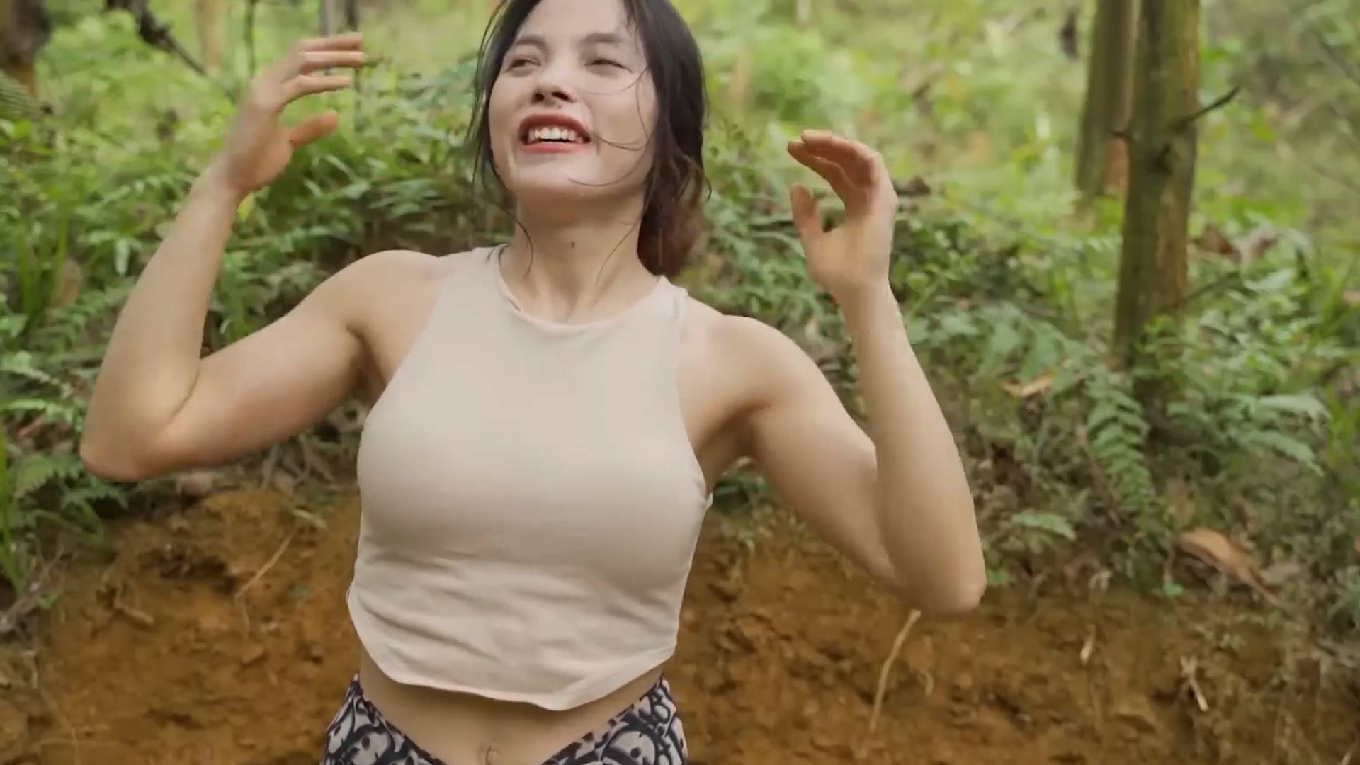 Красивая ДЕВУШКА в ТРОПИЧЕСКОМ ЛЕСУ | ВЫЖИВАНИЕ В ОДИНОЧНОМ КЕМПИНГЕ | Расслабляющий АСМР #14 смотреть онлайн