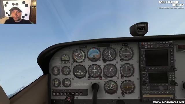 MotionCap Ultra-Precise Head Tracking Software used in X-Plane Cessna SkyHawk Demo flight смотреть онлайн