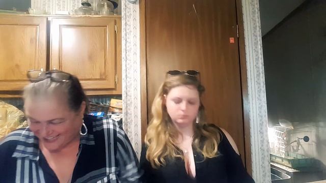 New Beauty Test Tube March 2017 Unboxing With Lisa Stroup and Daughter смотреть онлайн