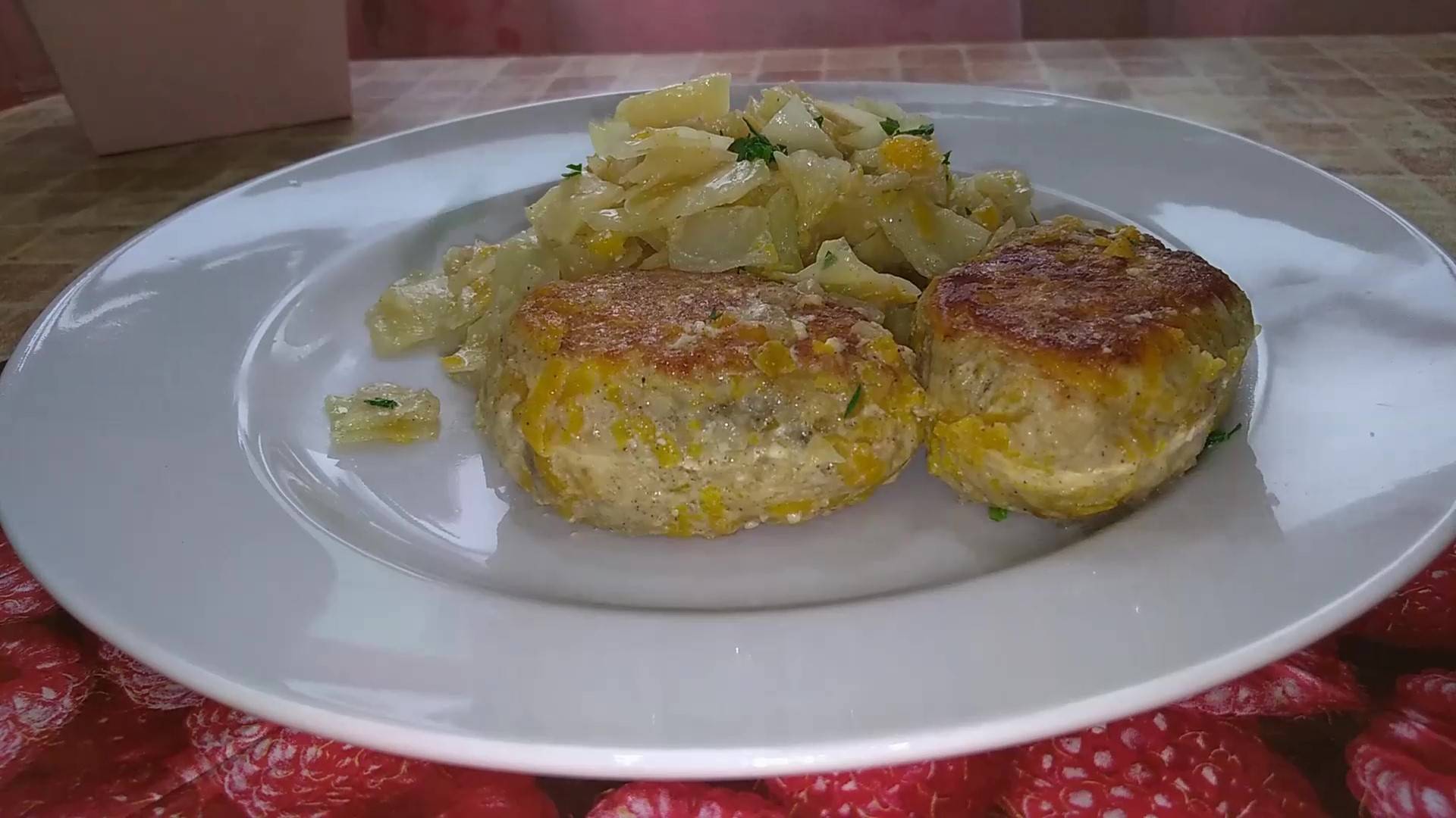 ЧТО ПРИГОТОВИТЬ ИЗ ФАРША. Два рецепта на каждый день. КОТЛЕТЫ С ТЫКВОЙ. ПЛОВ ПП С ФРИКАДЕЛЬКАМИ. смотреть онлайн